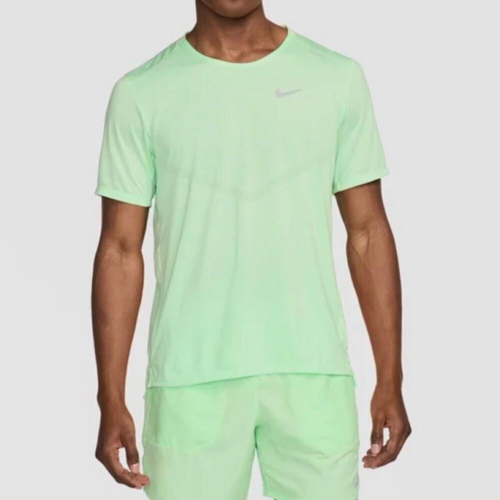 Nike Men's Green T-shirt